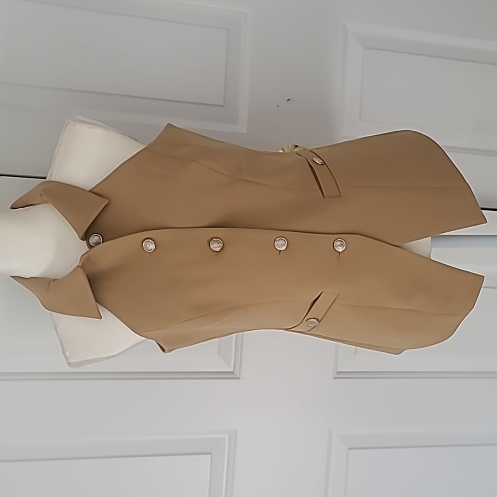 White House Black Market Sleeveless Beige Vest/ Jacket SIZE 6 NWT